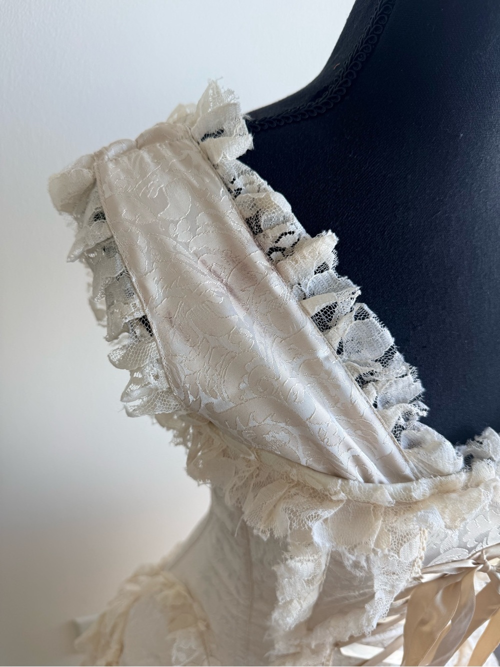Victorian/Burlesque Lace Corset Dress in Ivory Champagne - Picture 3 of 12